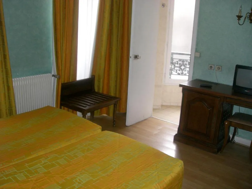 Otel Bristol Republique Paris