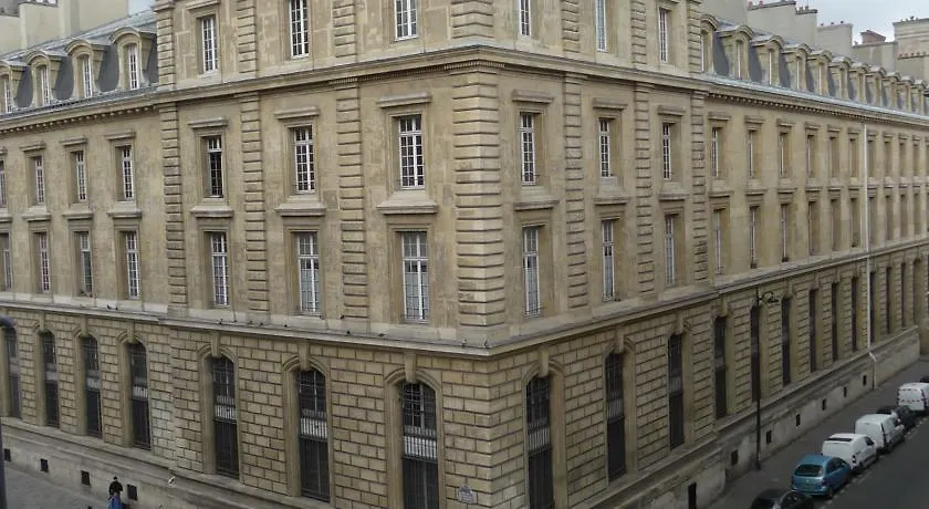 Hotel Bristol Republique 3*