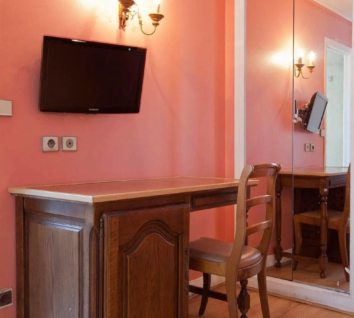 Hotel Bristol Republique Paris